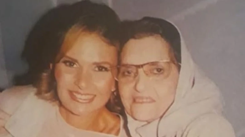 يسرا تحيي ذكرى وفاة والدتها: عايشة كل يوم جوه قلبي حرصت الفنانة يسرا على إحياء الذكرى الخامسة لوفاة والدتها، والتي تحل اليوم الثلاثاء 23 يوليو.ونشرت