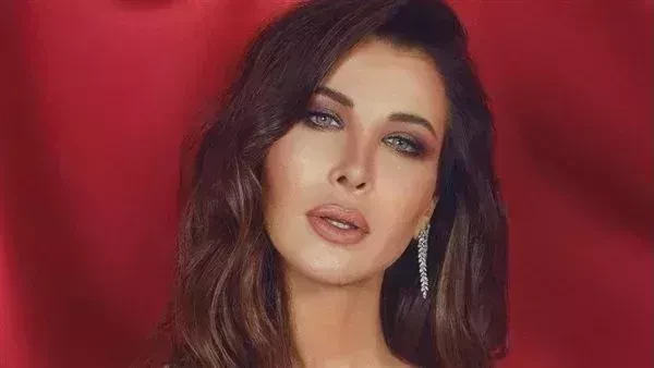 ناقد موضة يحرج نانسي عجرم بسبب فستانها في الأردن شاهدحرصت الفنانة اللبنانية نانسي عجرم على مشاركة متابعيها عبر حسابها الرسمي على موقع التواصل