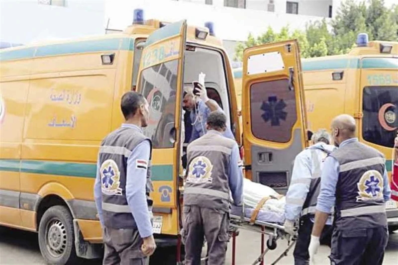 إصابة 6 أشخاص في انقلاب سيارة ثلاجة في أسوان اصيب 6 أشخاص في حادث إنقلاب سيارة ثلاجة على طريق أسوان الصحراوي الغربي. تلقي مرفق إسعاف أسوان إخطارا من شرطة النجدة بوقوع حادث إنقلاب س