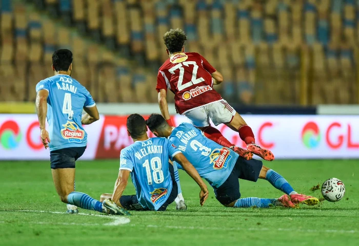 بحركة غير أخلاقية، نجم بيراميدز يستفز جماهير الأهلي (فيديو) أثار محمود عبد العاطي دونجا، لاعب فريق بيراميدز، حالة من الجدل خلال مواجهة الفريق السماوي