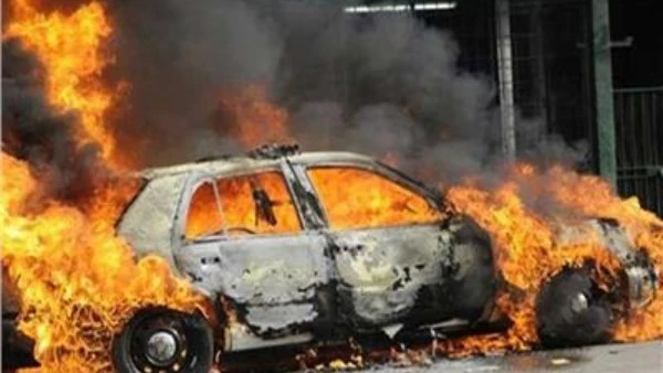 بسبب الحر.. تفحم سيارة اشتعلت بها النيران في حدائق الأهرام اشتعلت النيران بسيارة نقل أثناء ركنها بمنطقة حدائق الأهرام، ما أدى إلى تفحمها وتمكن رجال