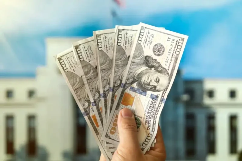 مدحت نافع يكشف موقف الشريحة الثالثة لقرض صندوق النقد الدوليأشار الخبير الاقتصادي الدكتور مدحت نافع إلى أن مصر قد أنهت معظم شروط صندوق النقد الدولي