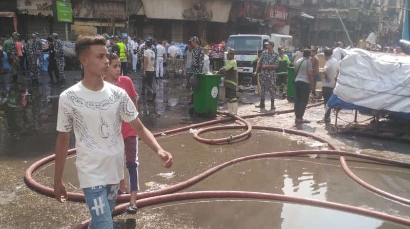 مات في المستشفى.. أول ضحية لحريق العتبة لقي شخص مصرعه جراء الحريق الذي اندلع داخل مخزن ملابس أمام جراج العتبة في منطقة الرويعي، بعد نقله إلى المستشفى