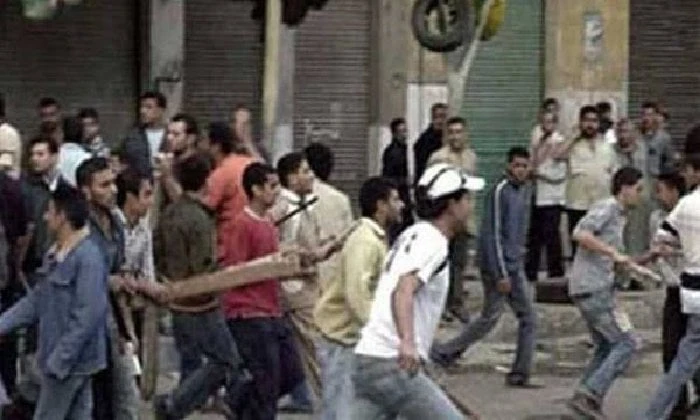 مصرع شاب وإصابة والديه في مشاجرة بالمنوفية تلقي شاب مصرعه، وأصيب اثنان آخران إثر مشاجرة في قرية كفرعون التابعة لمركز أشمون بالمنوفية، تم تحويلهم