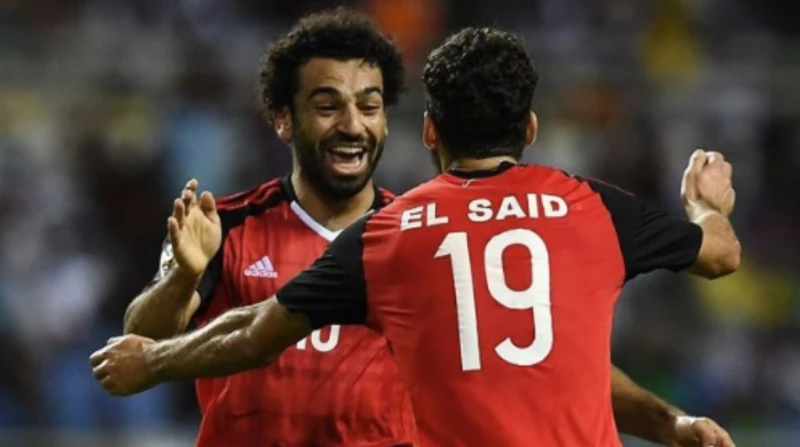 محمد صلاح يهنئ عبد الله السعيد بعيد ميلاده هنأ نجم المنتخب الوطني، ونادي ليفربول الإنجليزي، محمد صلاح، لاعب نادي الزمالك عبد الله السعيد، في عيد