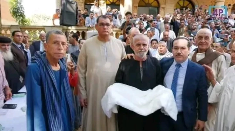 بعد 50 عاما.. الكفن ينهي خصومة ثأرية في سوهاج أنهت لجنة المصالحة بمحافظة سوهاج، بالتنسيق مع الأجهزة الأمنية وبحضور عدد من أعضاء مجلسي النواب والشيوخ