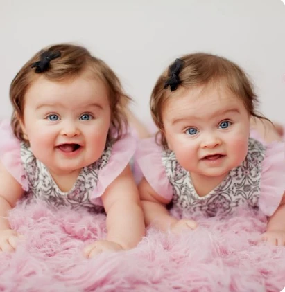 ما هو تفسير رؤية التوأم في المنام للمتزوجة لابن سيرين؟ تفسير رؤية التوأم في المنام للمتزوجة في كثير من الأحيان تدل على الخير والرزق، والحلم بالأطفال