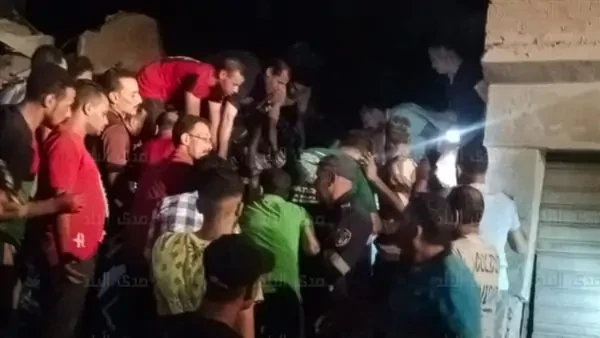 الناس تحت الأنقاض اللحظات الأولى ل عقار المحلة المنكوب وشهود عيان تروي التفاصيلعقار المحلة , تفاصيل اللحظات الأولى والمشاهد المروعة التي توثق انهيار