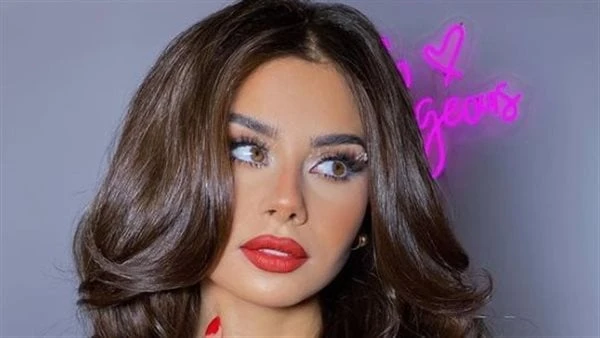 منة عرفة تطل بالأبيض الجريء في جزر المالديفشاركت الفنانة منة عرفة متابعيها بمجموعة من صورها عبر حسابها الشخصي بموقع تبادل الفيديوهات والصور إنستجرام،