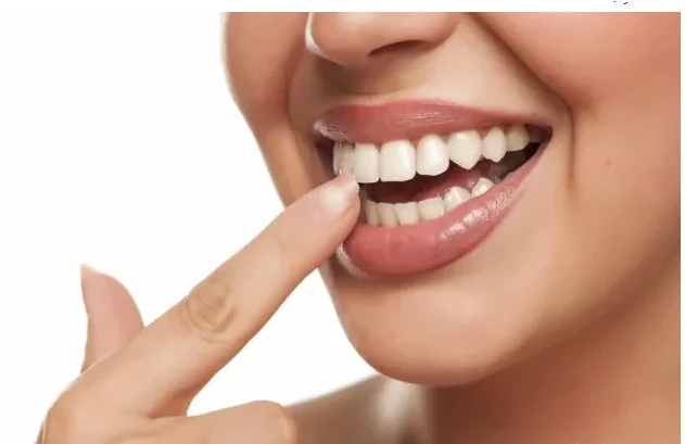 ما تفسير سقوط السن في المنام لابن سيرين؟ سقوط السن في المنام، لا شك أن رؤية سقوط الأسنان من الرؤى الشائعة في عالم الأحلام والتي تبعث الخوف والقلق في