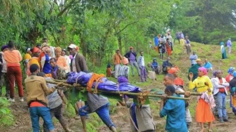 ارتفاع حصيلة ضحايا حادث إثيوبيا ل229.. تعليق من آبي أحمد ارتفع حصيلة ضحايا الحادث المأساوي الذي هز منطقة جوفا بجنوب إثيوبيا، حيث لقى 229 شخصا حتفهم نتيجة الانهيار الأرضي الكبير الذ
