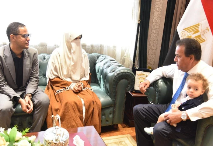 تعليق جديد من طبيبة سوهاج بعد لقاء نائب رئيس الوزراء، ماذا قالت؟ علقت الدكتورة سمر أنور، المعروفة إعلاميا بطبيبة المراغة، تفاصيل استقبال الدكتور خالد