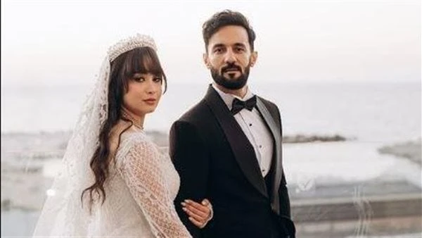 ننشر الصور الأولى من حفل زفاف حسني شتا.. شاهداحتفل اليوم الفنان حسني شتا بزفافه على فتاة من خارج الوسط الفني بأحد الفنادق بمدينة الإسكندرية.وحرص