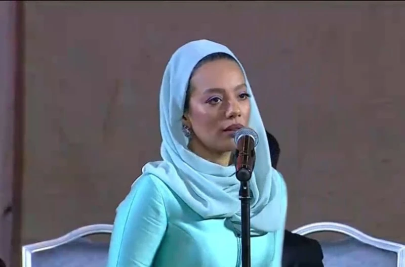 فاطمة الهاشمي... تسحر جمهور مهرجان جرش بأدائها الأوبرالي افاق عربية - عندما تجتمع الموهبة بالعلم والمعرفة يكون الناتج فنانا قادرا على تقديم الأنواع المختلفة من الوان الغناء الراقي.