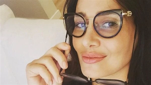 فستان لافت.. حلا شيحة تخطف الأنظار بهذه الإطلالة شاركت الفنانة حلا شيحة، متابعيها عبر حسابها الرسمي بموقع تبادل الصور والفيديوهات إنستجرام، صورا