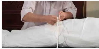 ما هو تفسير حلم تكفين الميت لابن سيرين؟ ما هو تفسير حلم تكفين الميت لابن سيرين؟ تختلف التفسيرات حول رؤية التكفين في المنام وهذا يرجع إلى الرائي فهو