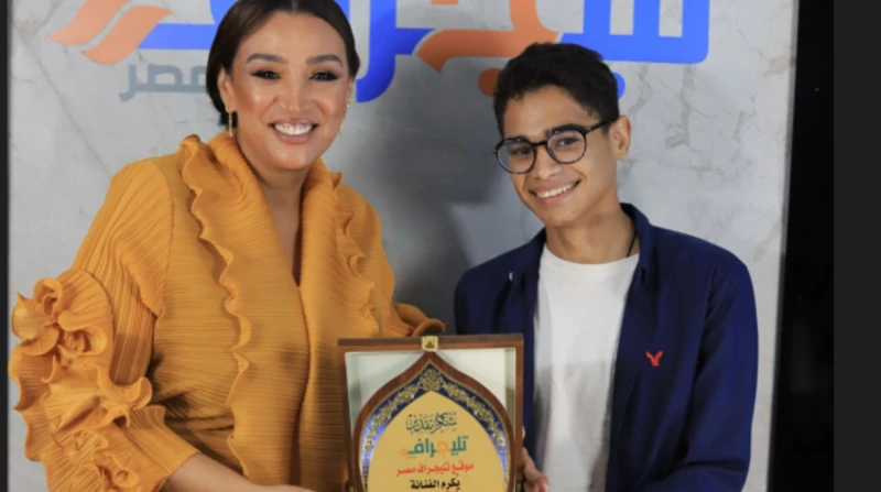 افاق عربية يكرم صفاء جلال بعد تألقها في الموسم الرمضاني كرم موقع افاق عربية، الفنانة صفاء جلال، بعد تألقها في الموسم الرمضاني الماضي، في أكثر من عمل