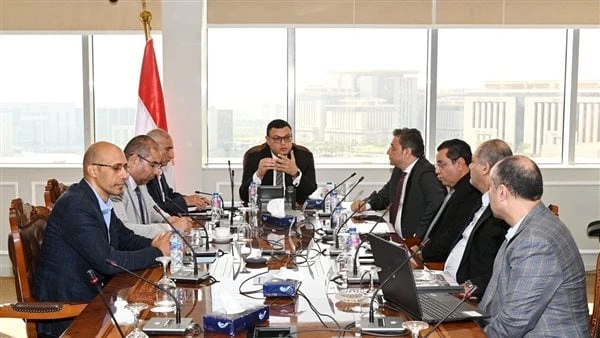 وزير الإسكان يتابع موقف تنفيذ مشروعات الشراكة مع المطورين العقاريين بالقاهرة الجديدةعقد المهندس شريف الشربيني، وزير الإسكان والمرافق والمجتمعات العمرانية، اجتماعا، صباح اليوم الخمي