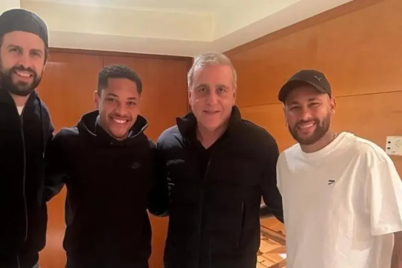 نيمار ينهى صفقة انضمام جوهرة برشلونة إلى الهلال السعوديشهدت الساعات الماضية تطورات في مفاوضات نادي الهلال السعودي مع البرازيلي فيتور روكي من برشلونة