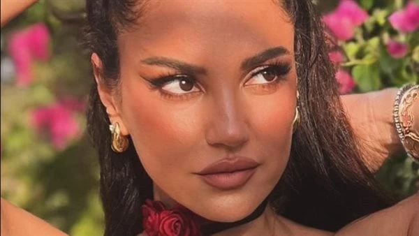 فستان جريء.. درة تخطف الأنظار في أحدث جلسة تصوير نشرت الفنانة درة، فيديو جديد لها عبر حسابها الشخصي على موقع تبادل الصور والفيديوهات انستجرام بإطلالة