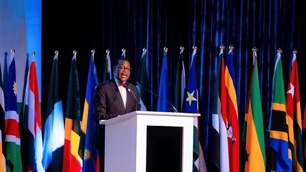 رئيس البنك الأفريقي: 20 مليار دولار لتطوير 10 آلاف ميجاوات من الطاقة الشمسية أوضح رئيس مجموعة البنك الأفريقي للتنمية، الدكتور أكينوومي أديسينا، نجاح
