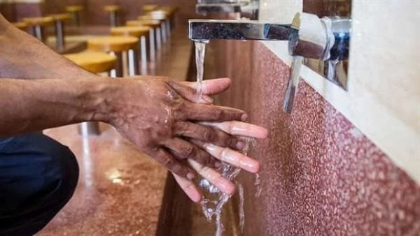 هل يجب على المدخن المضمضة قبل الصلاة حتى لو كان متوضئا ؟..الإفتاء تجيبقالت دار الإفتاء ، إن تدخين السجائر حرام، لكنها لا تبطل الوضوء، وعليه ليس من