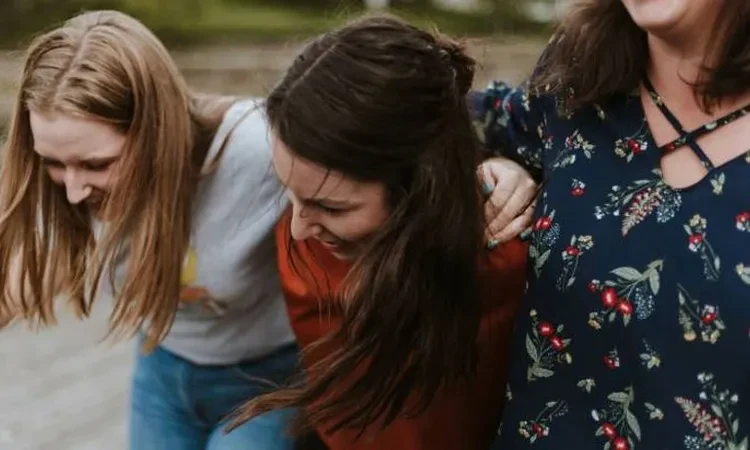 في اليوم العالمي للصداقة.. كيف تكون صديق وفي ومخلص؟ منوعات شاهد المقال التالي من صحافة مصر عن في اليوم العالمي للصداقة كيف تكون صديق وفي ومخلص؟،