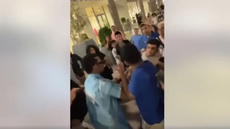 شاهد بالصور.. صفع محمد رمضان لأحد معجبيه في الساحل الشمالي صفع محمد رمضان لأحد معجبيه في الساحل الشمالي أثار جدلا واسعا على مواقع التواصل الاجتماعي؛