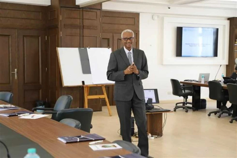 بالتعاون مع اليونيدو.. تجارية الإسكندرية تبدأ تدريبات مركز ريادة الأعمال (صور) عقدت الغرفة التجارية المصرية بالإسكندرية، برئاسة أحمد الوكيل، أول