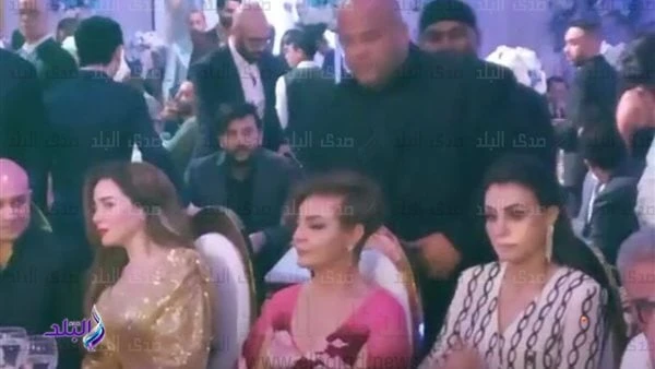 مي عز الدين تصل حفل زفاف مصطفى الغزولي وبتول حداد .. صورة يقام حاليا حفل زفاف الفنانة بتول الحداد، و المنتج مصطفى الغزولي، بأحد الفنادق الكبرى
