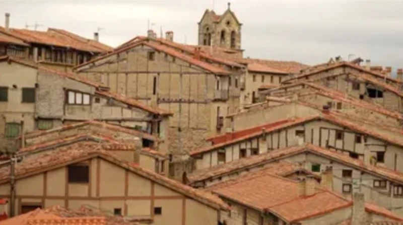 دراسة: الأسطح الفاتحة تعكس الحرارة أكثر من الأشجار كشفت دراسة جديدة لجامعة كوليدج لندن، أن طلاء الأسطح باللون الأبيض أو تغطيتها بطبقة عاكسة سيكون