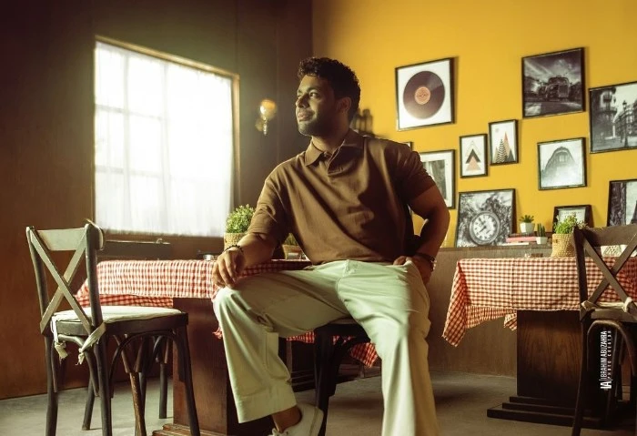 على يوتيوب، أحمد جمال يطرح أغنيته الجديدة عدى كل الكلام اليوم يستعد المطرب أحمد جمال لطرح أحدث أغانيه اليوم، تحت عنوان عدى كل الكلام، وذلك من خلال