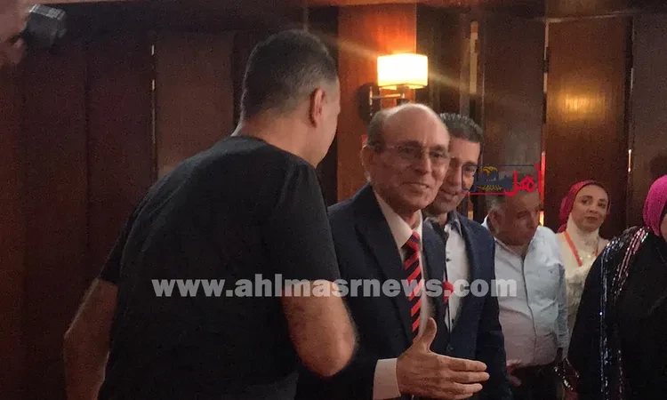 فن: محمد صبحي يعتذر للشركة المتحدة: يظل بيننا الحب كمصريين اقرأ في أفاق عربية محمد صبحي يعتذر للشركة المتحدة يظل بيننا الحب كمصريين، تقدم الفنان محمد