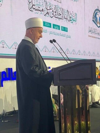 منح جائزة الإمام القرافي ل مفتي البوسنة والهرسك بالمؤتمر العالمي للإفتاءقال الشيخ حسين كفازوفيتش، رئيس العلماء والمفتي العام في البوسنة والهرسك: إن