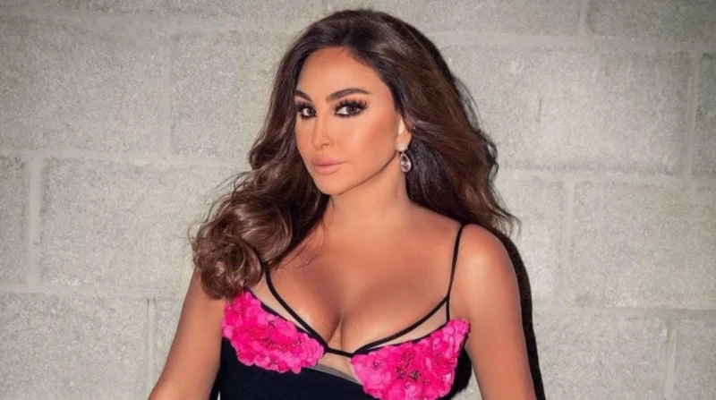 إليسا تكشف أسرار قوتها لكل نساء العالم أشعلت الفنانة إليسا حفل ملكة جمال لبنان، وتفاعل معها الحضور بحماس، خصوصا بعدما ككشفت عن أسرار نجوميتها وقوتها،