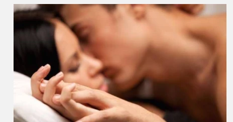 ما تفسير الحلم بالجماع مع شخص معروف لابن سيرين؟ تفسير الحلم بالجماع مع شخص معروف، إن رؤية الجماع من الرؤى التي تكثر الدلالات والتفسيرات حولها ما بين