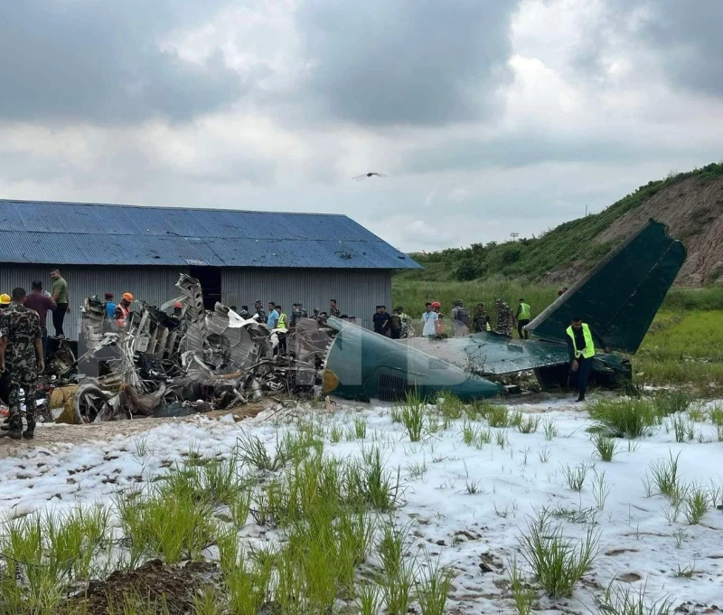 مقتل 18 شخصا في تحطم طائرة عند إقلاعها بالنيبال منوعات شاهد المقال التالي من صحافة السعودية عن مقتل 18 شخصا في تحطم طائرة عند إقلاعها بالنيبال، أفادت