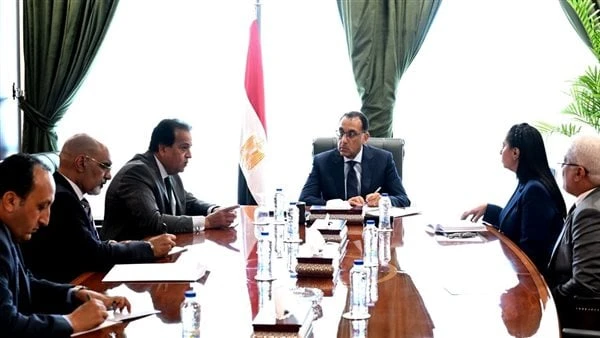 الحكومة: حصر أعداد عمال البناء وأسر تكافل وكرامة وضمهم لمظلة التأمين الصحيعقد الدكتور مصطفى مدبولي، رئيس مجلس الوزراء اليوم، الأربعاء، بمقر الحكومة