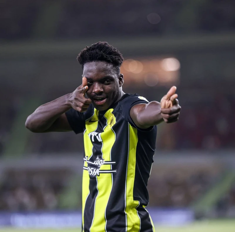 رسميا .. اتحاد جدة يجدد عقد طلال حاجي حتى 2028 أعلن اتحاد جدة تجديد عقد لاعبه الشاب، طلال حاجي، ليستمر ضمن صفوف الفريق حتى صيف 2028، بعدما تألق في