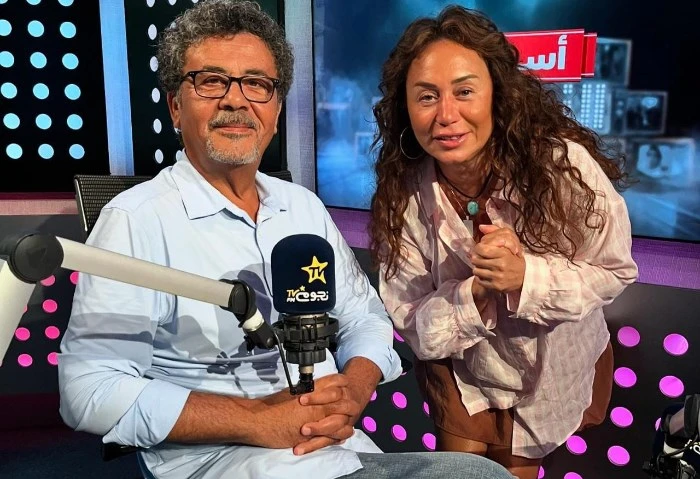 عمرو عرفة يطمئن افاق عربية على صحة الزعيم: عادل إمام زي الفل استضافت إنجي علي، المخرج عمرو عرفة عبر برنامج أسرار النجوم، على نجوم إف إم، للحديث عن