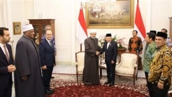 شيخ الأزهر يبحث مع نائب رئيس جمهورية إندونيسيا سبل تعزيز التعاون المشترك بحث فضيلة الإمام الأكبر الدكتور أحمد الطيب شيخ الأزهر الشريف، مع الدكتور