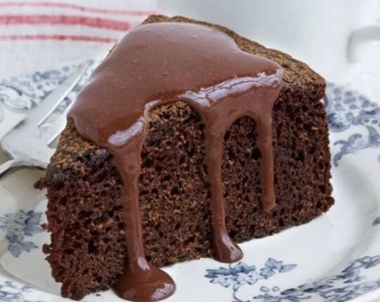 بطريقة سهلة وبسيطة.. خطوات عمل كيكة الشوكولاتة بطعم القهوة كيكة الشوكولاتة.. تعتبر كيكة الشوكولاته من الحلويات المفضلة لدي الكثير من الناس وخاصة لدى محبي القهوة، فتتساءل الكثير من 