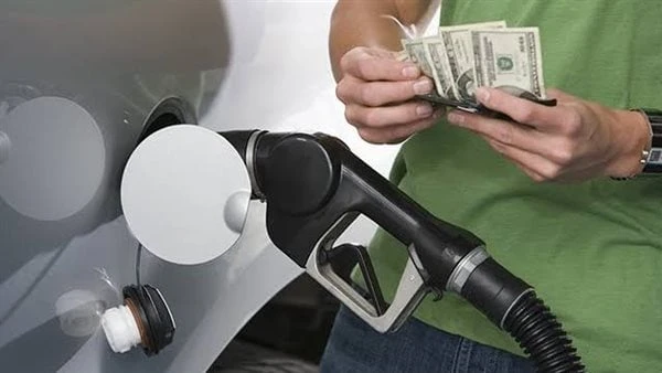 4 أسباب رئيسية وراء زيادة أسعار البنزين.. تعرف عليهايستعرض افاق عربية، أسباب قرار لجنة تسعير المنتجات البترولية، اليوم الخميس، زيادة سعر الوقود