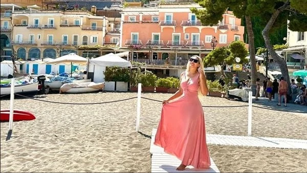 مي حلمي تثير الجدل في إيطاليا.. والجمهور: فوتوشوبنشرت المذيعة مي حلمي صورة جديدة لها، عبر حسابها الرسمي بموقع تبادل الصور والفيديوهات إنستجرام.وأثارت