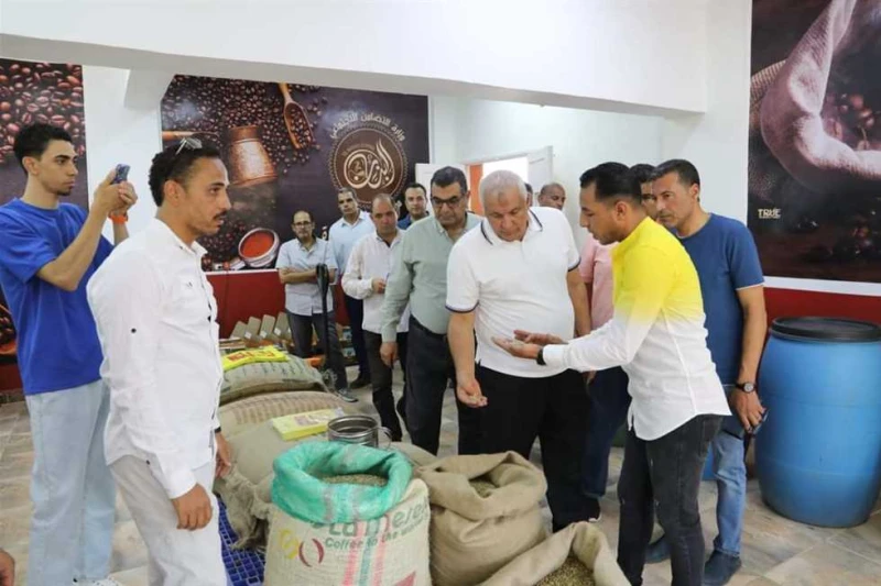 محافظ الوادى الجديد يوجه بتشجيع المنتج المحلي ودعم مشروعات الشباب وجه اللواء محمد الزملوط محافظ الوادي الجديد بتشجيع المنتج المحلي ودعم مشروعات