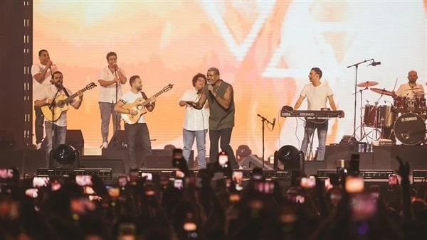 صور جديدة من حفل عمرو دياب في الرياضأحيا الهضبة عمرو دياب، أمس، حفلا غنائيا ضخما فى الرياض ضمن فعاليات كأس العالم للرياضات الإلكترونية والمقامة فى