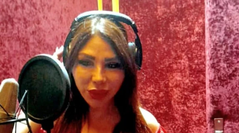 غادة إبراهيم تنتهي من تسجيل أغاني العقلاء (صور) انتهت الفنانة غادة إبراهيم من تسجيل أغانى مسرحيتها الجديدة مجلس العقلاء، تأليف وأشعار أيمن حافظ،