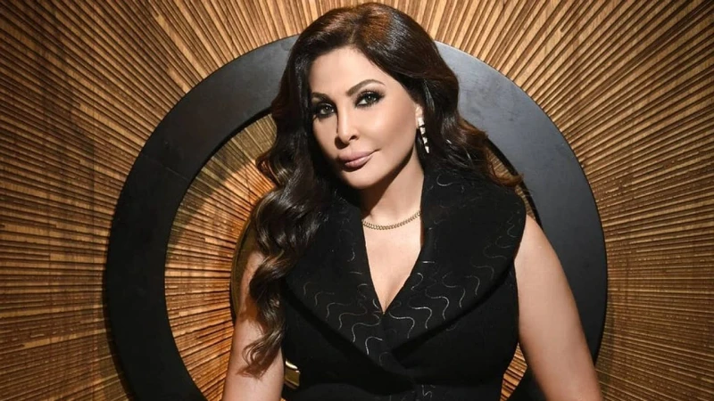 ردة فعل إليسا مع معجب حاول احتضانها بقوة تشعل مواقع التواصل.. فيديو اخر خبر شاهد المقال التالي من صحافة السعودية عن ردة فعل إليسا مع معجب حاول