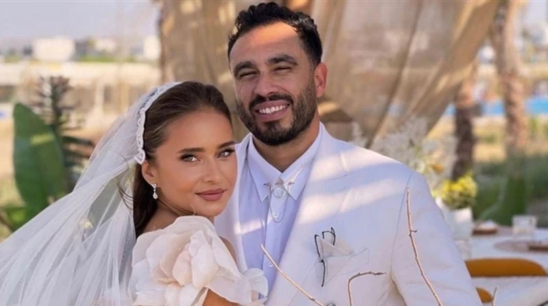 هشام عاشور: البعض حرف كلامي عن نيللي كريم.. وأنا أحترمها (خاص) كشف الفنان هشام عاشور، حقيقة التصريحات المنسوبة له عن طليقته الفنانة نيللي كريم، مؤكدا