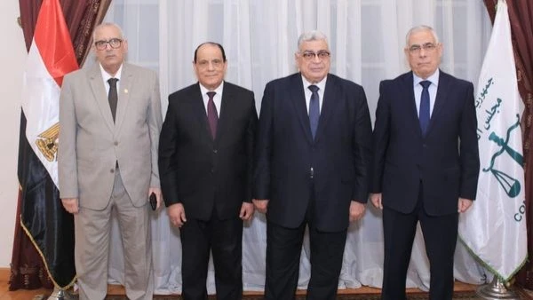 المستشار أحمد عبود يستقبل رئيس القضاء الأعلى والنائب العام لتقديم التهنئة التقى اليوم الأحد المستشار أحمد عبد الحميد عبود رئيس مجلس الدولة بالمستشار